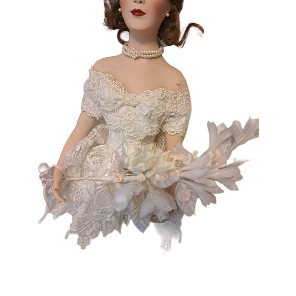 Paradise Galleries Treasury Collection Bride Doll “June” Premiere Edition 18” - Picture 4 of 4